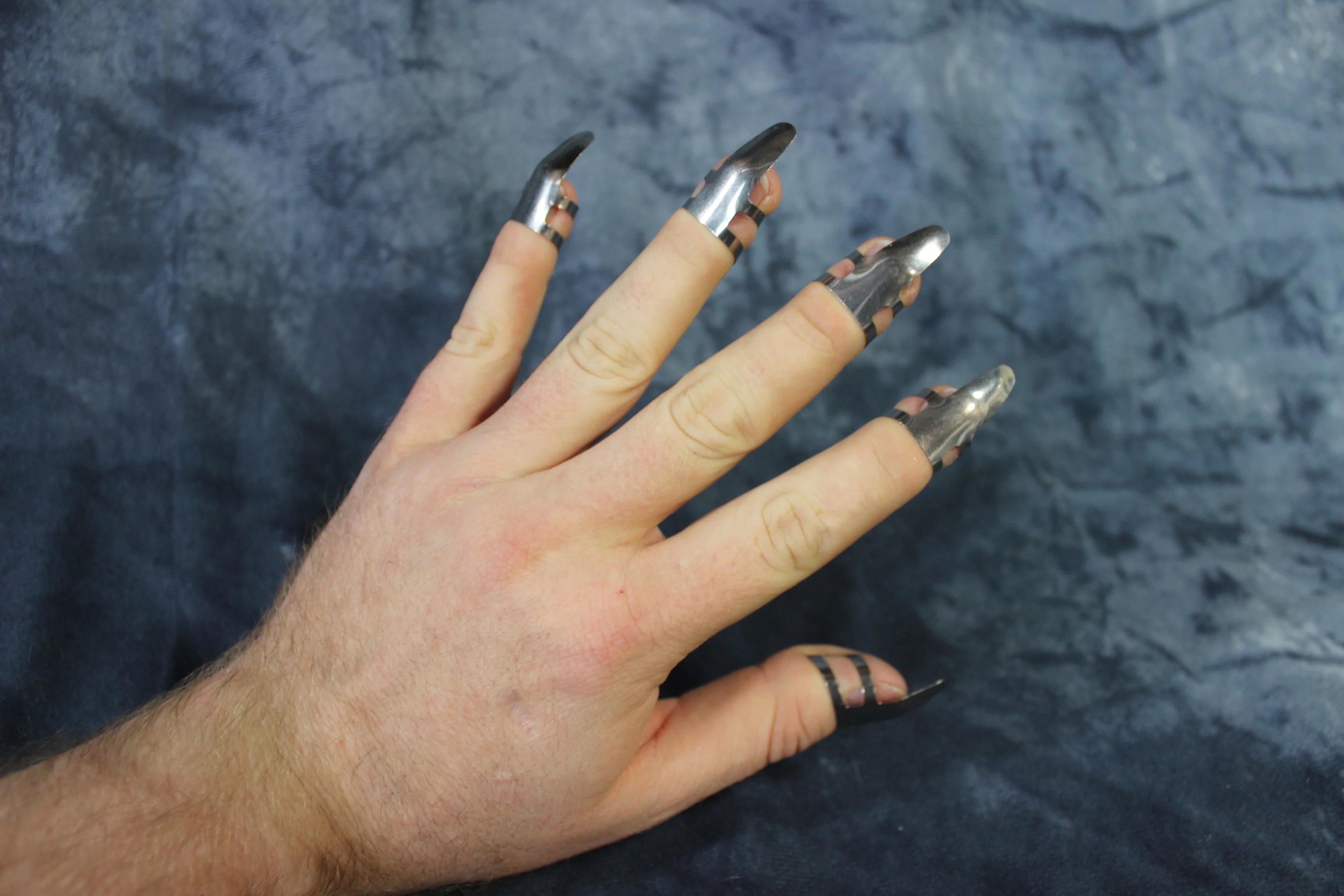 Scratchy Claws - Image 4